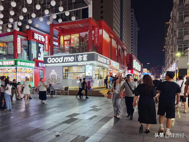 漫步华北军区烈士陵园，在白求恩大夫墓地前驻足良久