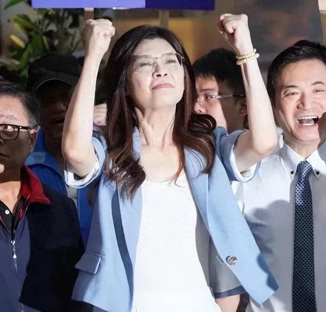 福建舰入列不到72小时，郑丽文做出一个，出乎所有人意料的举动