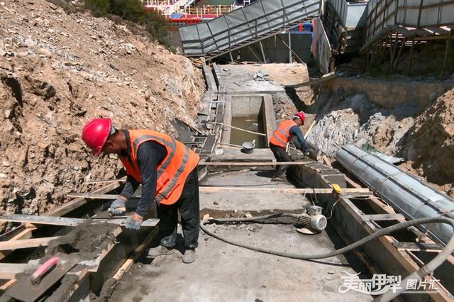 喀拉峻景区安装斜行电梯 预计8月底建成