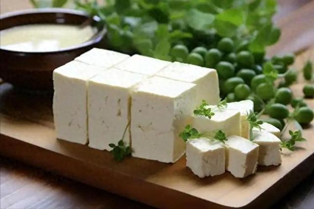 豆腐是血压“抑制剂”？医生：若想要血压正常，可多吃这3种食物