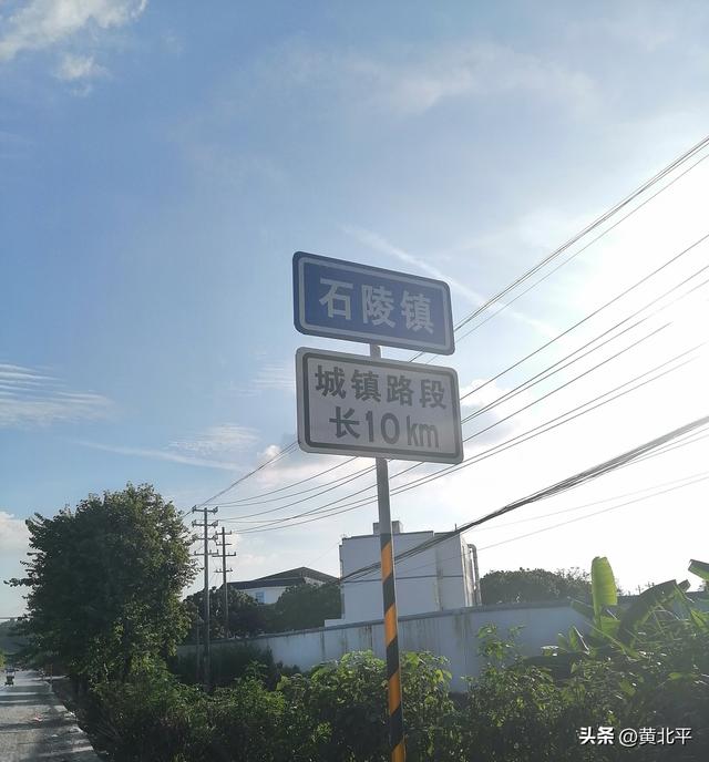 广西来宾市兴宾区与南宁市宾阳、上林交界的小镇，得名源于庙宇