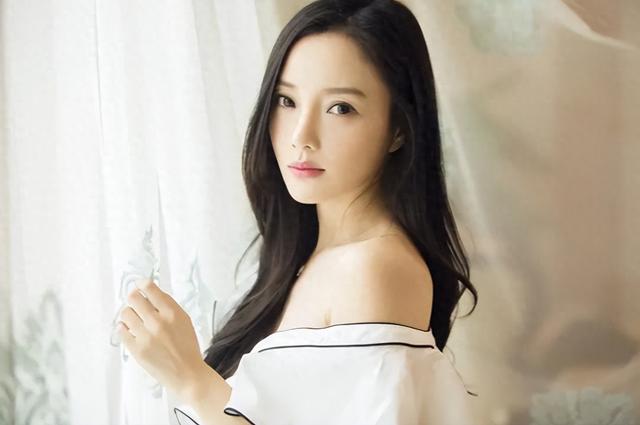 李小璐：年轻时管不住下半身，如今让自己的女儿买了单，她后悔么