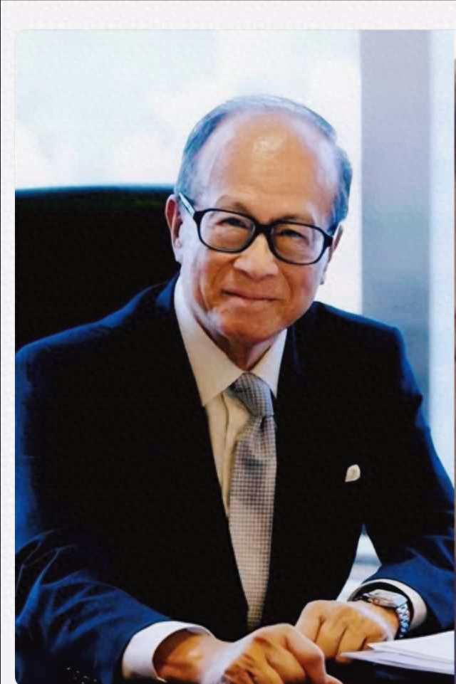 李嘉诚孙子首次露面，额头塌陷引热议，基因背后藏着什么秘密？