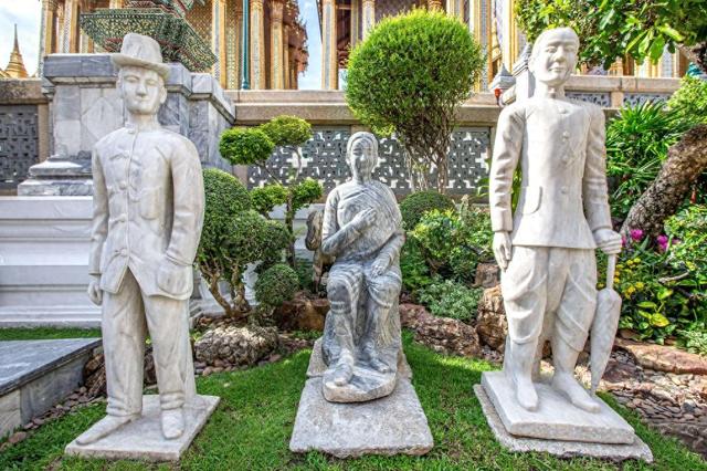 我们之间游戏破解版下载（列国鉴丨记者观察从压舱石到潮玩）