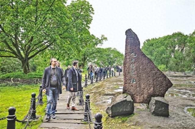 深化交流合作 匈牙利智库学者团访渝