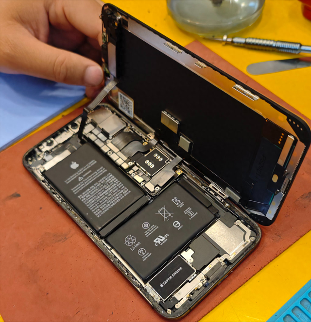 为什么苹果iPhone，不愿意用快充，不愿意用大电池？