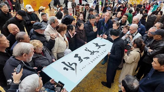 西班牙国际友人到访天水黄金大道 体验国人初冬浪漫狂欢活动！