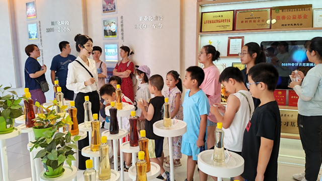 在“酱油王国”里品读烟台制造的匠心！“畅游仙境公益行”走进欣和食育体验馆