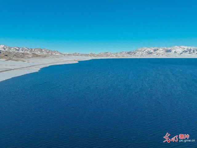 赛里木湖景似绝美油画