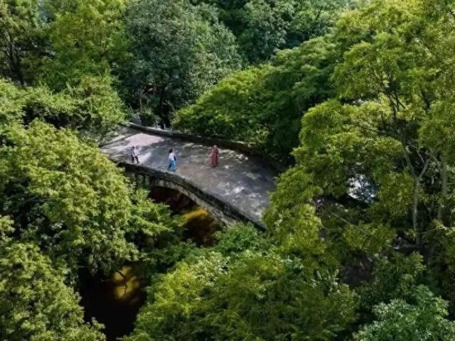 周末踏古计划：来昆明这座百年古桥，当一回画中人