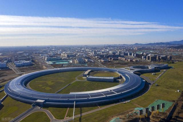 中国建造探索世界最大探索微观世界的巨型X光机，今年年底试运行