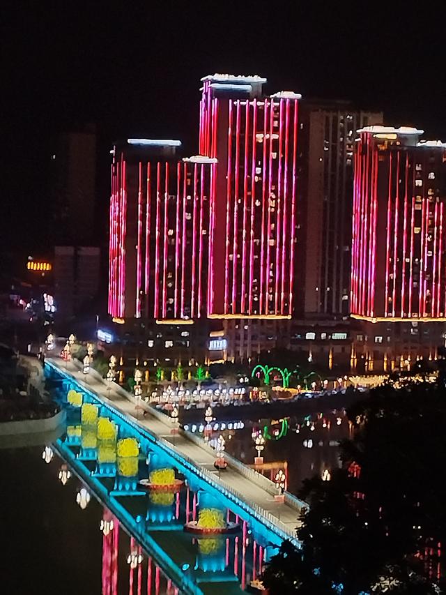 紫阳夜宴：当汉江遇见霓虹