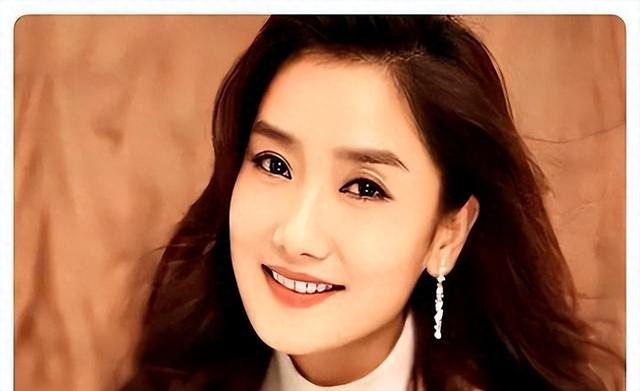 玲花含泪坦白！凤凰传奇“特殊关系”瞒不住！男方竟是女方媒人！