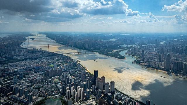 武汉：江城千年向水歌 潮声悠悠共和鸣