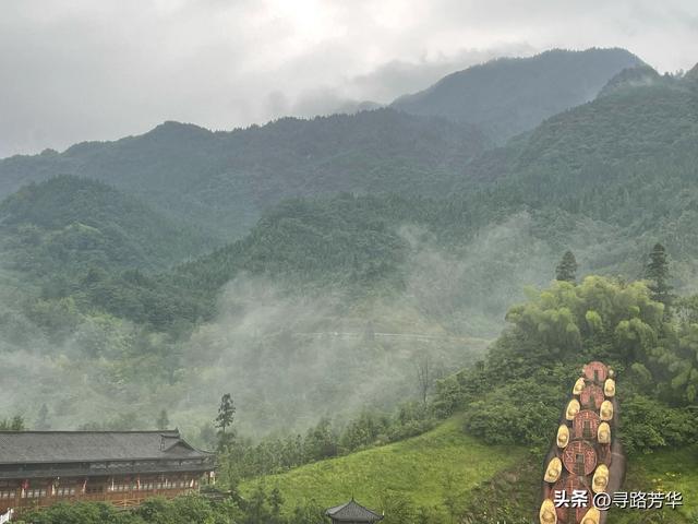 闲居南宝山，慢慢走，将时间浪费在山林之中