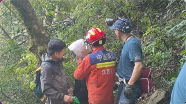 江西德兴：户外徒步走“野路”致“迷路” 多部门联合救援