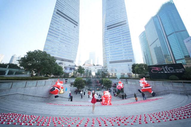 上海ifc商场打造圣诞奇境乐园