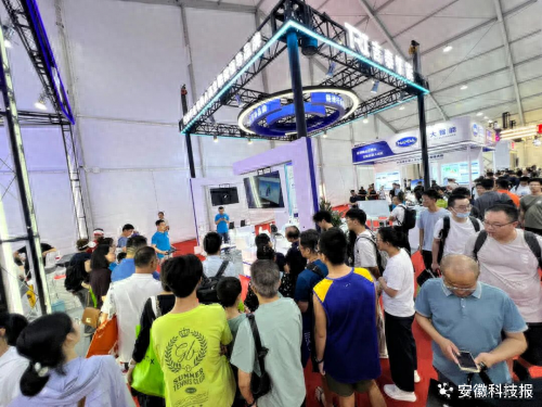 智能爬壁机器人吸引全球目光，演示效果惊艳各国专家