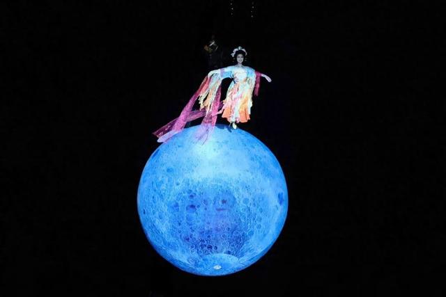 速来打卡！呼和浩特赛罕区夜空惊现“飞天嫦娥”，演出持续至6号……