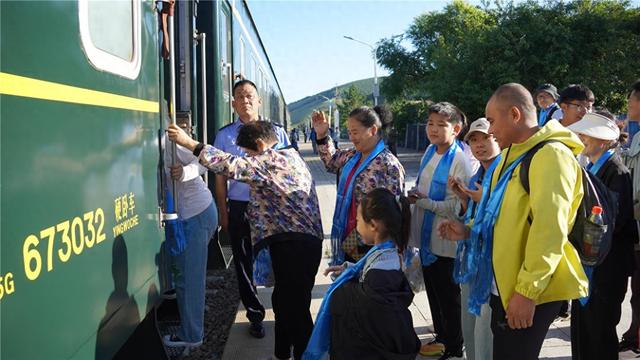 感受移动的文化会客厅 阿尔山号旅游专列正式运营