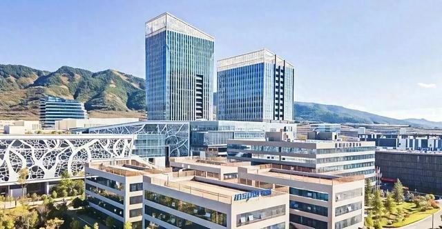 云南看昆明，昆明看呈贡，呈贡看向两大洋