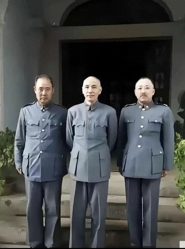 我敢断言，认得出这三位的，历史一定不会差，一般只认识中间的人