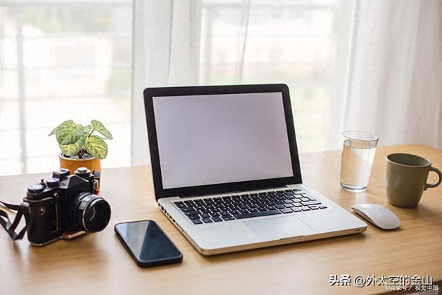 查看笔记本电脑型号的方法（如何查看笔记本电脑型号及配置）