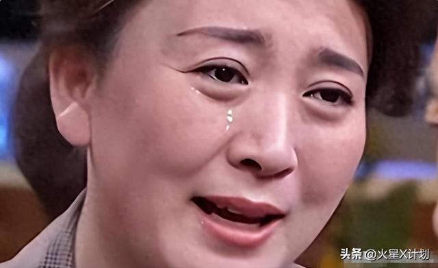 人狂必有祸！闫学晶事件再次升级，“底裤”被扒的干干净净