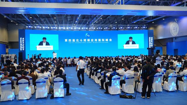 专治机器人迷路！北斗峰会揭晓定位导航背包，还有多项时空智能创新成果