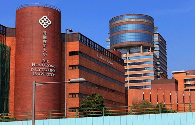 辽宁文科状元放弃72万奖学金，从港大退学再战高考，如今怎样了？