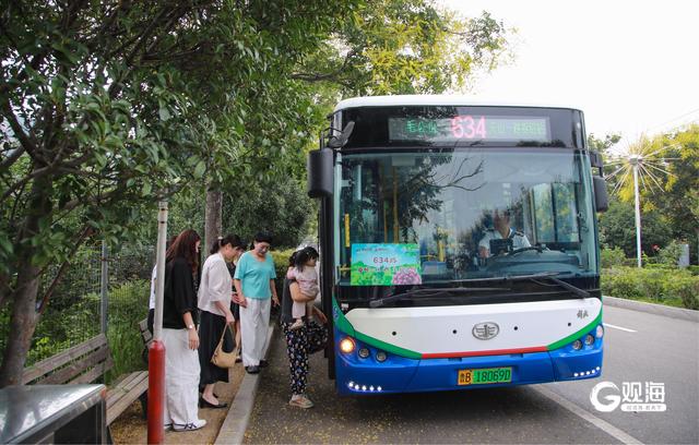 硕果飘香、甜蜜有约！青岛街头驶来“萄醉·秋日”主题巴士