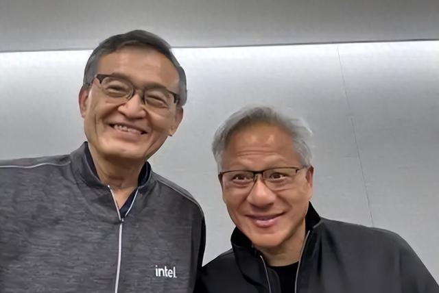 英伟达50亿投资英特尔！但为什么反而害了这个芯片老巨头？