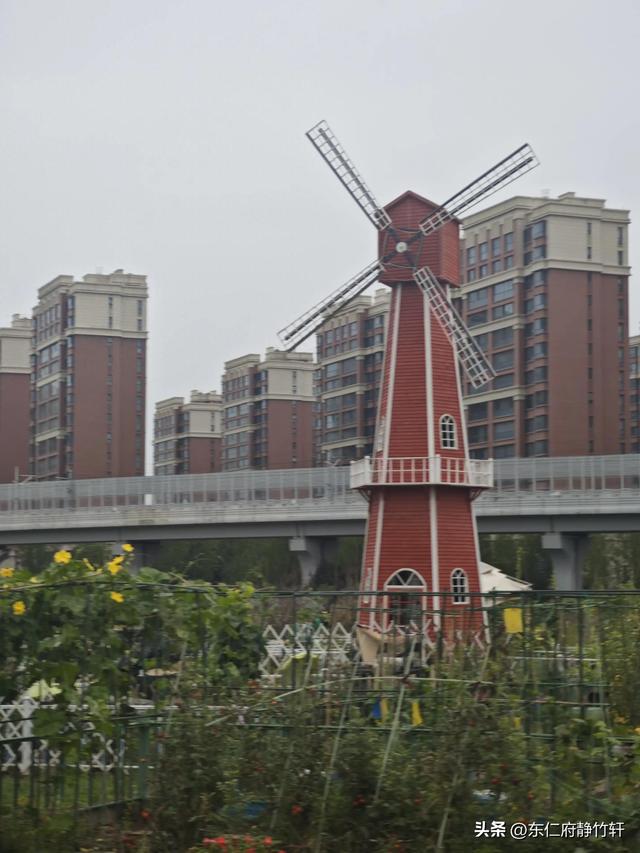 联题陕西省西安市西咸新区创新港绿浪公社风光 文/李景宁