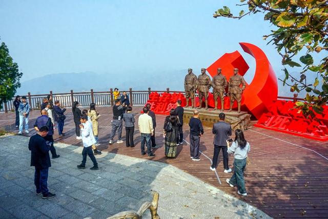 郧阳区南化塘镇：红色土地上的新“突围”