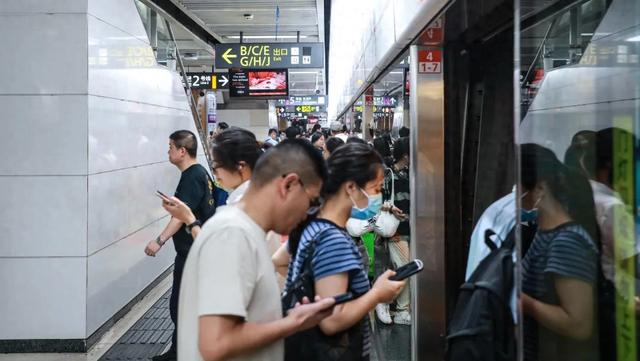 为啥地铁跑再快都不晃？点开看看