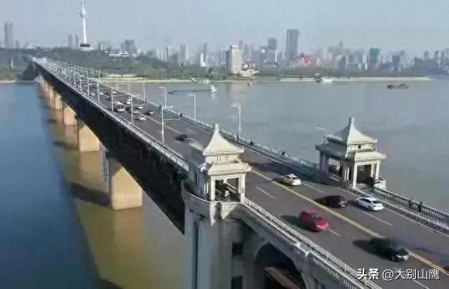 湖北同时开建8座长江大桥证明了什么