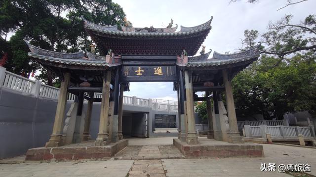 东莞：余屋进士牌坊，临寒溪河而建，历史悠久