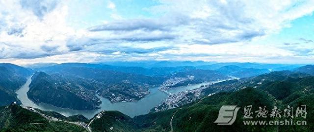 壮丽巫峡生美景 山水画城引客来