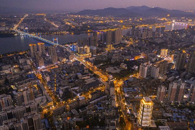 湖北省的一座黑马城市，被称为下一个“武汉”，交通优势不输郑州