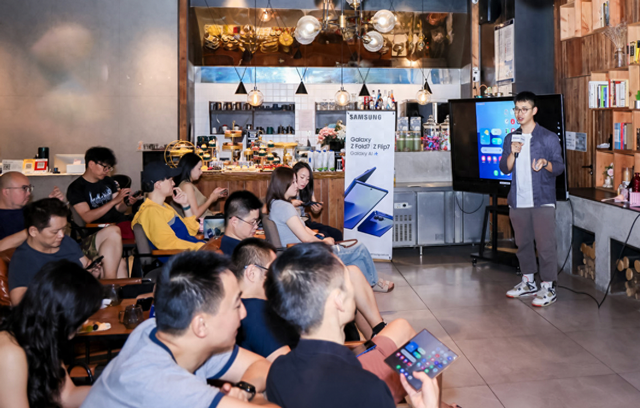 三星新一代Galaxy Z系列 开启折叠屏主动交互新时代