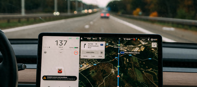 从特斯拉ICCV分享看未来：端到端自动驾驶的下半场将如何演绎？