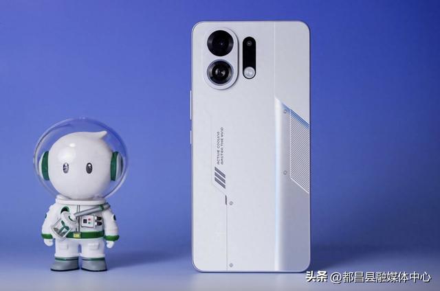 OPPO“乱套了”？骁龙8sGen4+7000mAh+IP69防水，256GB才卖1699