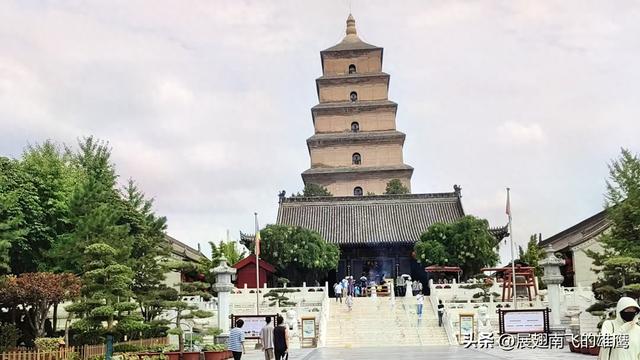 《乙巳盛夏游大雁塔》