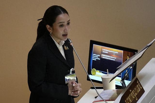 最后一次机会！一场泰柬冲突，让美女总理抓住了“救命稻草”，泰国宪法法院亮“黄牌”，佩通坦收到喜讯