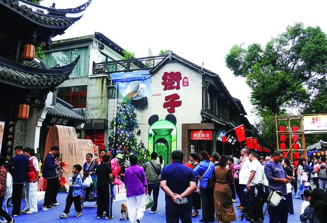 金秋十月去哪儿 万千气象成都行｜文脉“活”古镇“火” 街子国庆首日引客7.57万