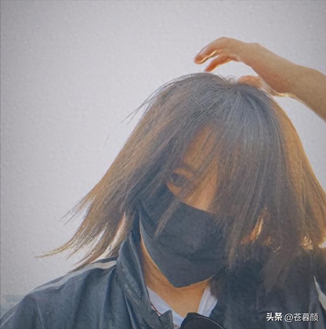 落地凤凰不如鸡！赵薇回老家探亲，全副武装包裹，不敢露脸怕见人