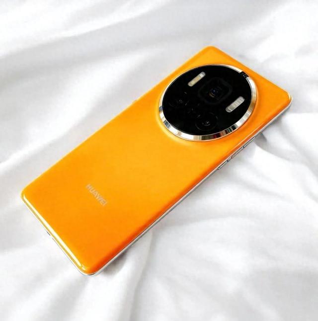 真机曝光！华为Mate 80 Pro实机现身，背部设计大变样，质感拉满
