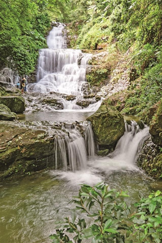 蕉城：雨润千峰翠 南漈飞瀑幽
