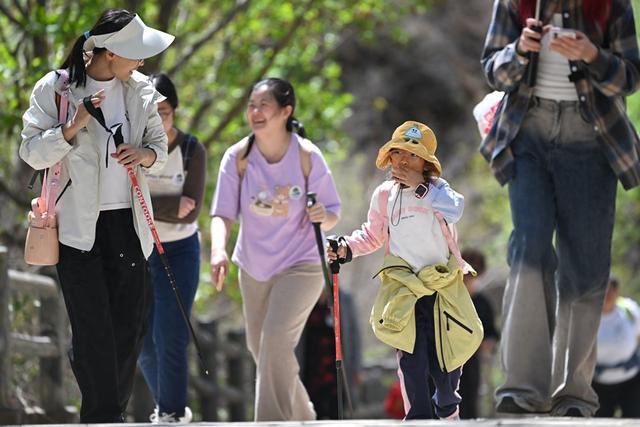登山穿太多，失温！踢球不敢脱，失温！冬季户外运动到底该怎么穿？