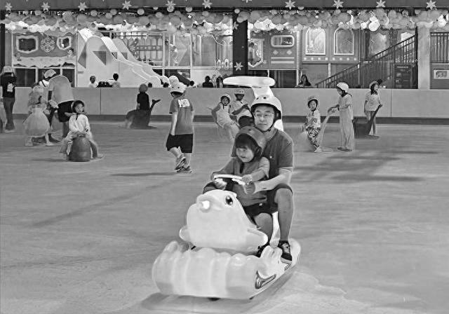 西安“冰雪世界”成避暑“好去处”